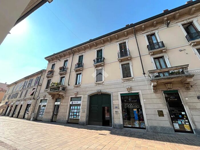 Appartamento trilocale in vendita in Via F Confalonieri, Villasanta