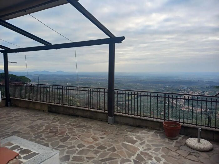 Appartamento con 5 locali in vendita in Via dei Villini, Fara In Sabina