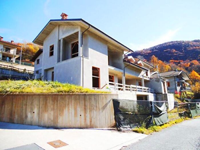 Casa quadrilocale in vendita in Borgata Vignassa, Villar Perosa