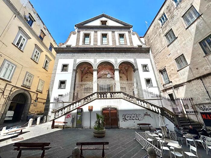 Appartamento con 8 locali in vendita in Vico S Gaudioso, Napoli