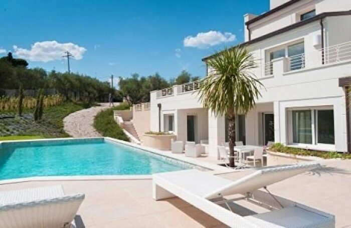 Casa con 6 locali in affitto in Via Scacciano, Misano Adriatico