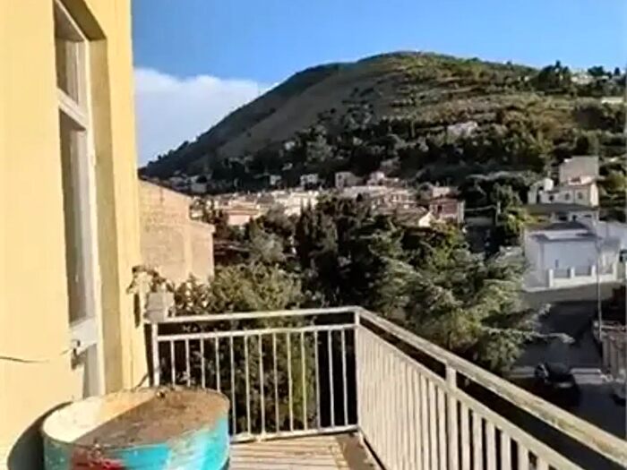 Appartamento con 6 locali in vendita in Alcamo
