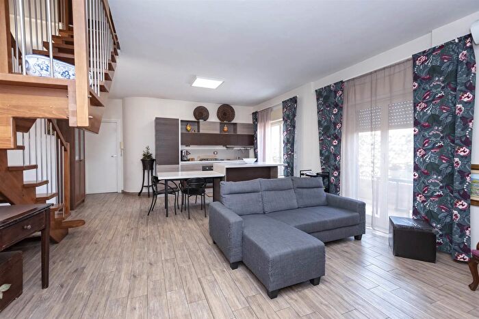 Appartamento con 7 locali in vendita in Via Giorgio Arcoleo Gravina di Catania, Gravina Di Catania