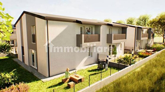 Casa quadrilocale in vendita in Via Donatori di Sangue, Uggiate con Ronago