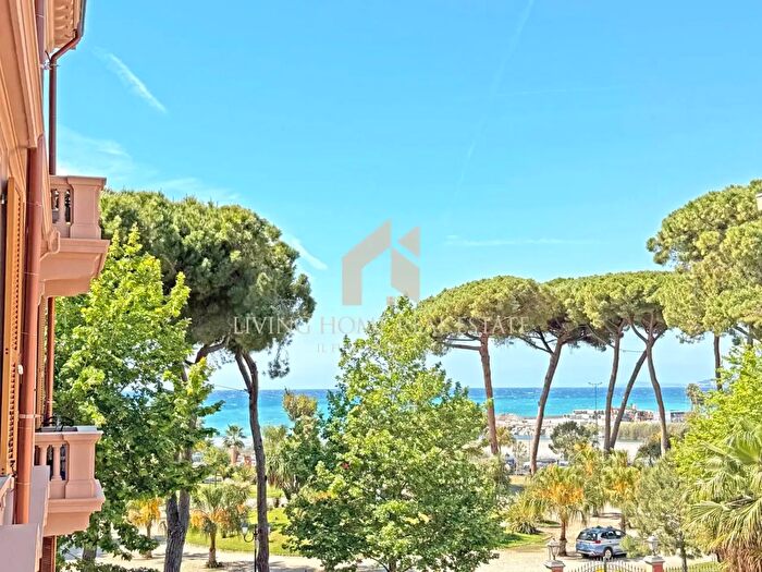 Appartamento trilocale in vendita in Via Vittorio Veneto, Ventimiglia