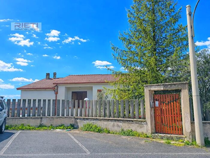 Casa con 10 locali in vendita in Via Giacomo Matteotti, Poggio Moiano