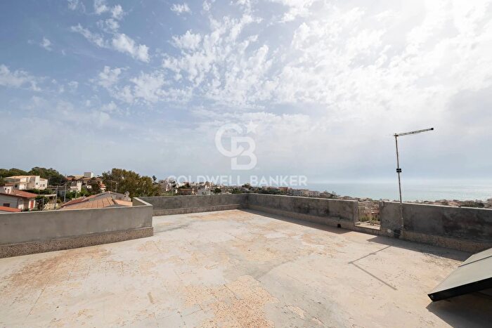 Casa con 14 locali in vendita in Via Gorghi, Scicli