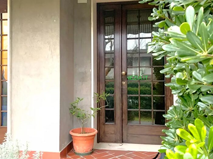 Casa con 5 locali in vendita in Viale Kennedy, Quarto DAltino