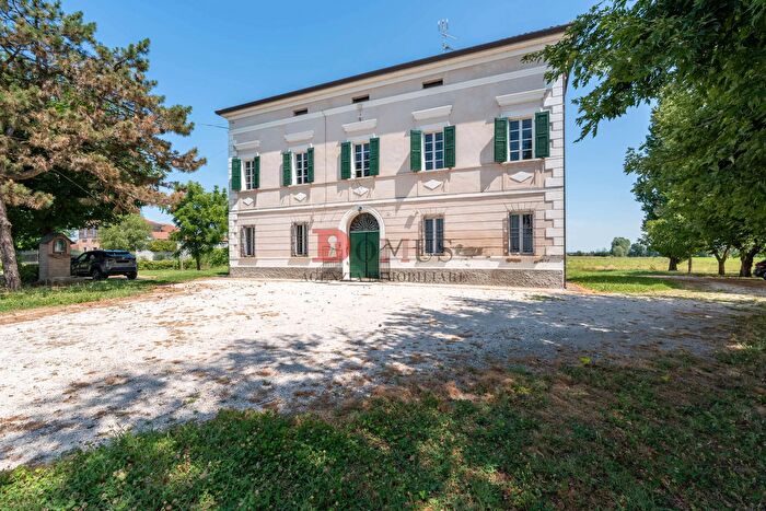 Casa con 7 locali in vendita in Via Guerrieri Gonzaga, Gonzaga