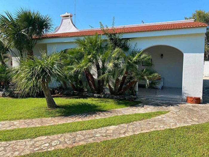 Casa quadrilocale in affitto in Via Carolina, Ostuni Costa, Ostuni
