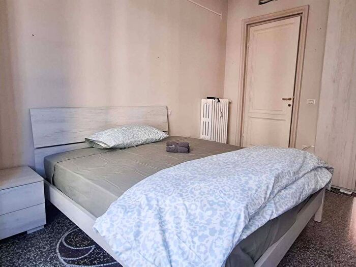 Appartamento con 6 locali in affitto in Via Antonio Crocco, Castelletto, Genova
