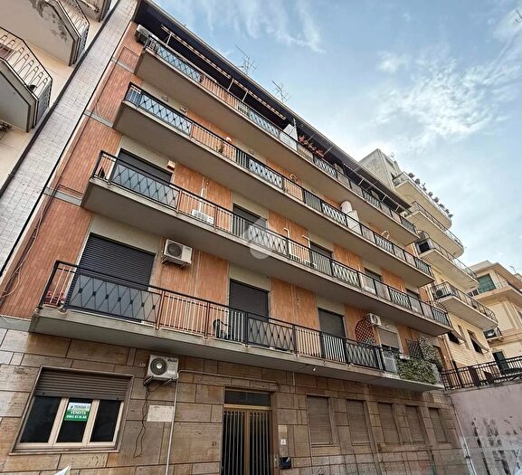 Appartamento trilocale in vendita in Via II Settembre, Reggio Calabria