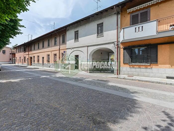 Casa trilocale in vendita in Via Piave, Settala