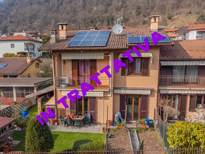 Casa quadrilocale in vendita in Via Privata Dottor Salvatore Giuffrida, Cuveglio