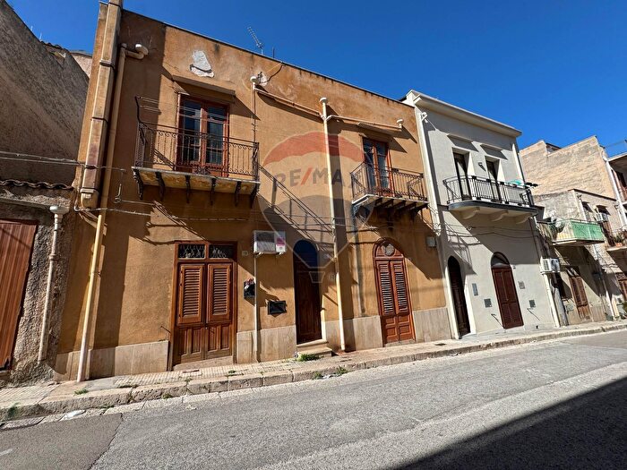 Casa con 6 locali in vendita in Via Mamiani, Castellammare Del Golfo