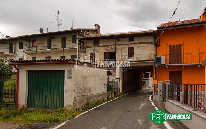 Casa trilocale in vendita in Via Bedisco, Oleggio