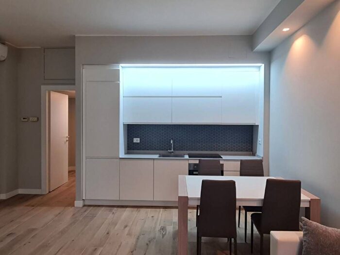 Appartamento bilocale in affitto in Viale Monte Santo, Porta Nuova, Milano