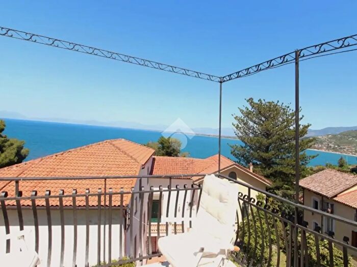 Appartamento trilocale in vendita in Via Carmine Rossi, Agropoli