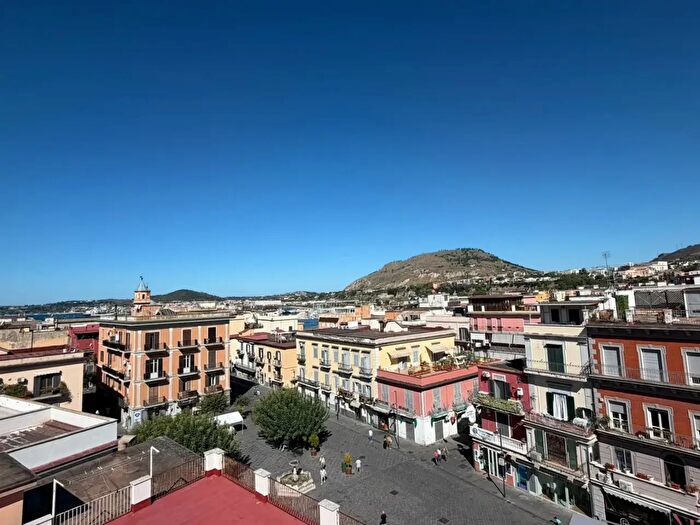 Appartamento quadrilocale in affitto in Piazza della Repubblica, Pozzuoli