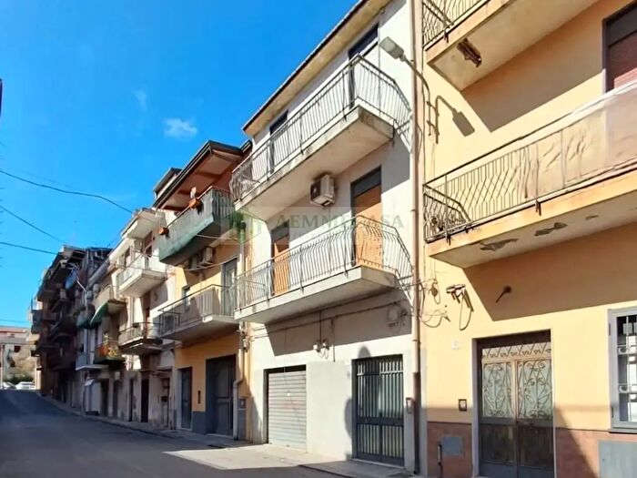 Appartamento trilocale in vendita in Via Vincenzo Gemito, Catania