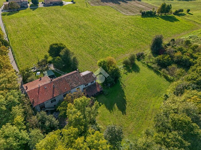 Casa con 6 locali in vendita in Località Campagnola, Pozzolengo