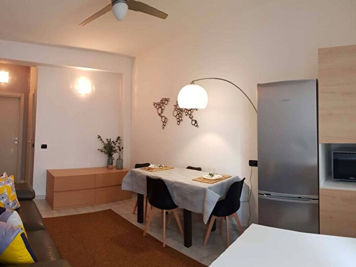 Appartamento bilocale in affitto in Via Val di Bondo, Comasina, Milano