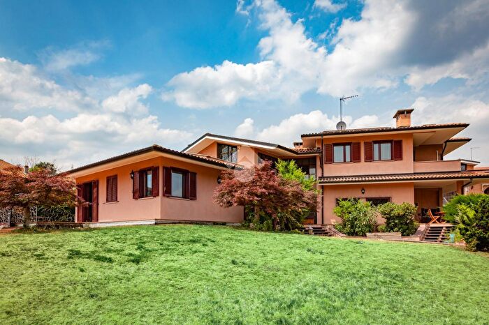 Casa con 13 locali in affitto in Via Monginevro, Rivalta Di Torino