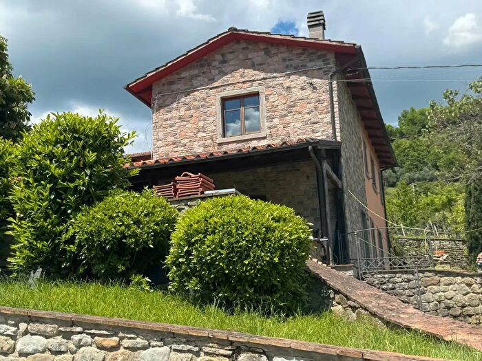 Casa con 11 locali in vendita in Via di Pescaia, Pratovecchio Stia