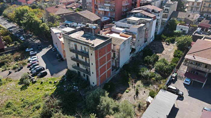 Appartamento con 5 locali in vendita in Via Vincenzo Gemito, Catania