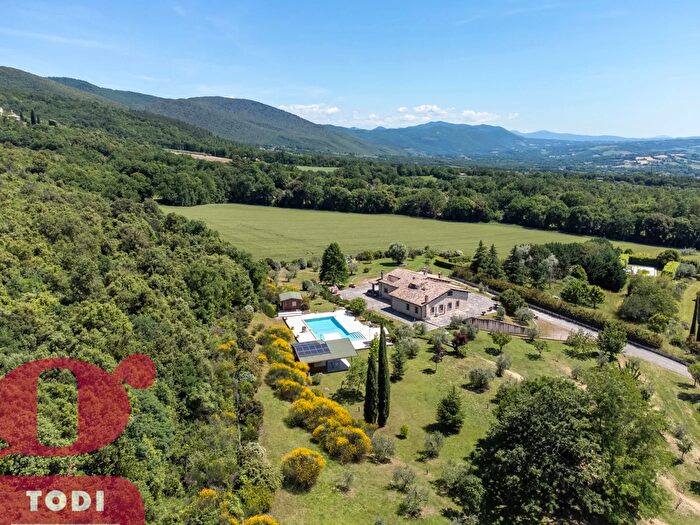 Casa con 8 locali in vendita in Strada Regionale, Massa Martana