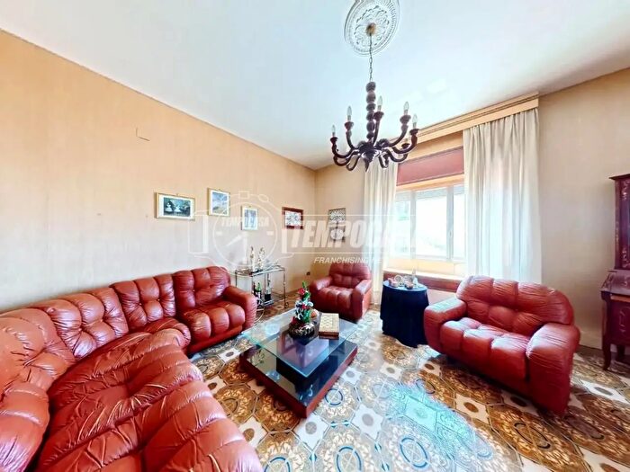 Appartamento con 6 locali in vendita in Via Vittorio Veneto, Corigliano D'Otranto
