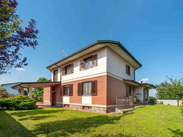 Casa con 6 locali in vendita in Strada Vignazza, Vigevano