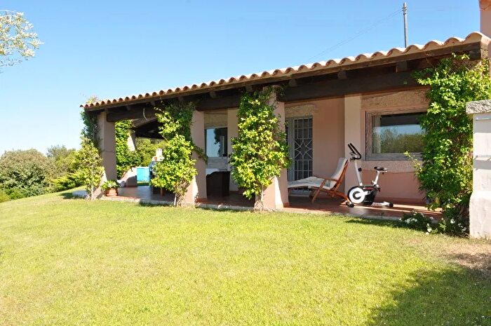 Casa con 5 locali in vendita in Cugnana, Olbia