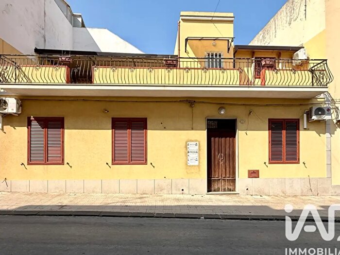 Casa con 6 locali in vendita in Via Mameli, Avola