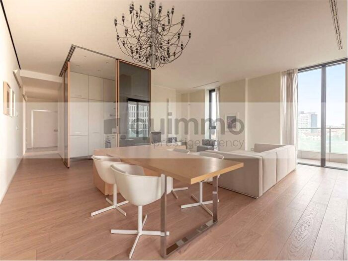 Appartamento bilocale in affitto in Viale della liberazione, Porta Nuova, Milano
