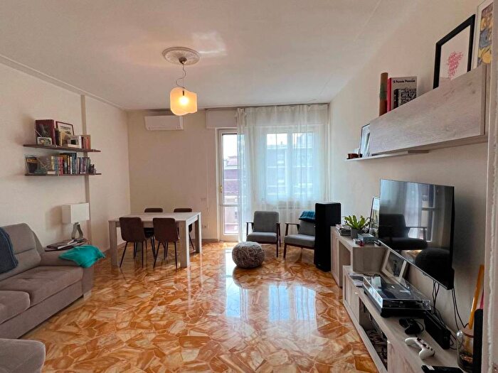 Appartamento trilocale in affitto in Viale Europa, Europa, Firenze