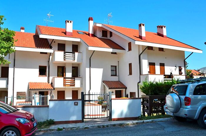 Appartamento trilocale in affitto in Via Arano, Ovindoli