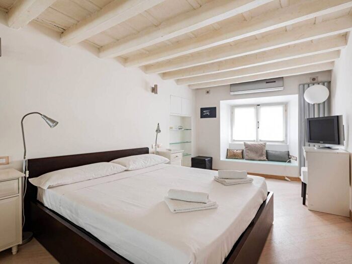 Appartamento bilocale in affitto in Via Sant'Agnese, Sant'Ambrogio, Milano