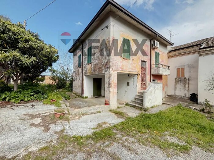 Casa con 10 locali in vendita in Contrada Sabatiniello, Tollo
