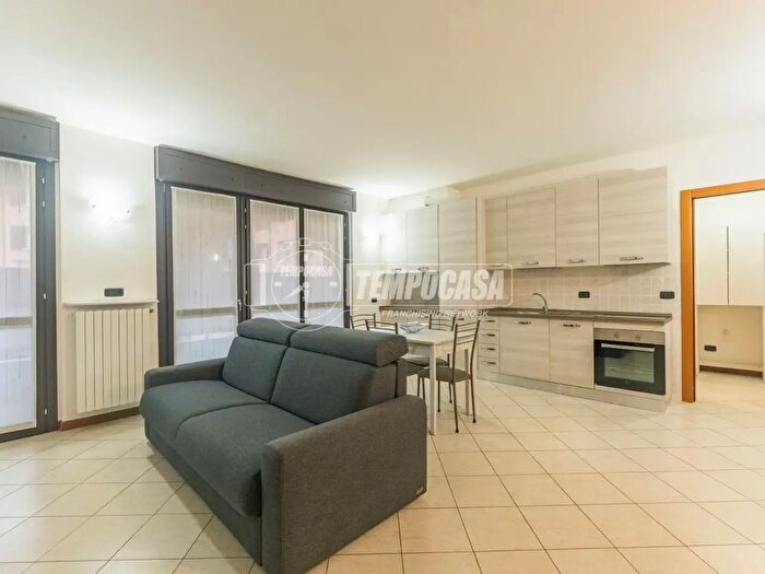 Appartamento in vendita in Via Cesare Battisti, Abbiategrasso