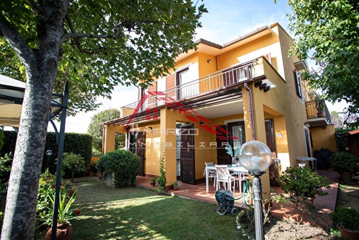 Casa con 8 locali in vendita in San Giuliano Terme