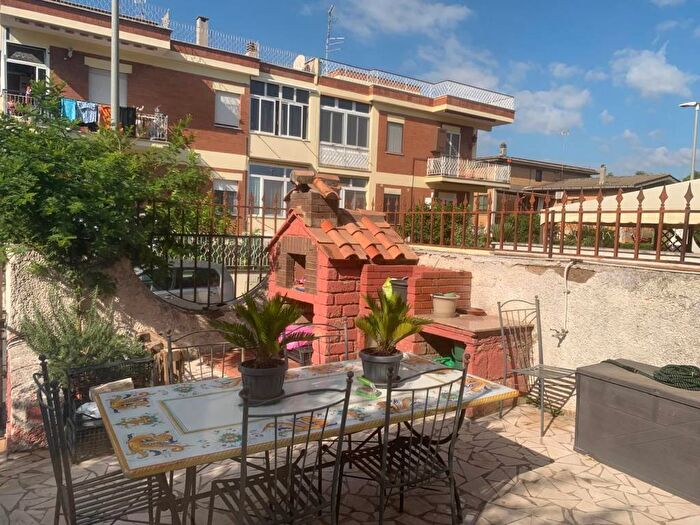 Casa quadrilocale in vendita in Via Vernasca, Acilia, Roma
