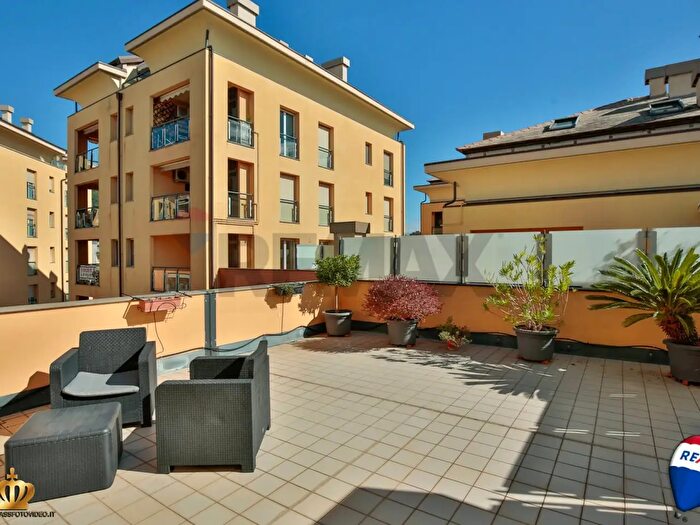 Appartamento con 6 locali in vendita in Via Cibrario, Genova