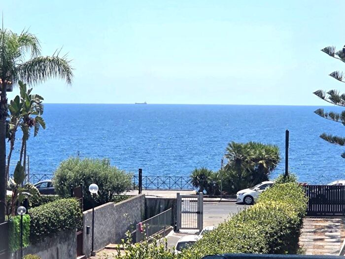 Appartamento bilocale in affitto in Via Cesare Battisti, Centro, Aci Castello