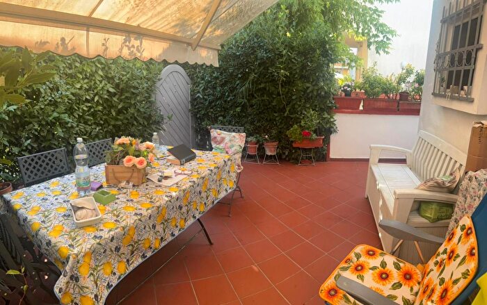 Casa quadrilocale in vendita in Massa