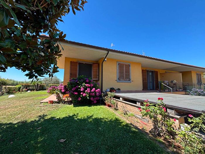 Casa con 5 locali in affitto in Bolsena