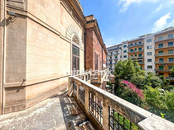 Appartamento con 10 locali in vendita in Via Androne, Catania