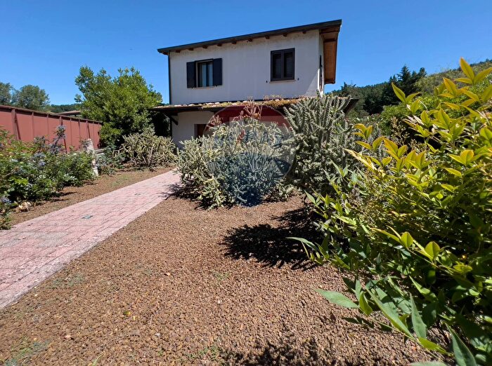 Casa con 10 locali in vendita in Pascoli, Calestano