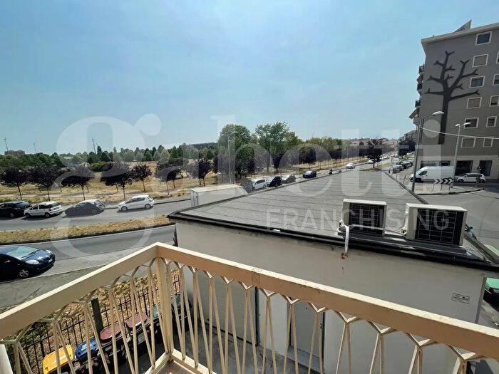 Appartamento trilocale in vendita in Via Adamello, Torino