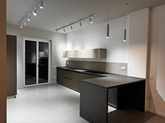 Appartamento quadrilocale in affitto in Via Pietro Ignazio Rufolo, Carmine, Salerno